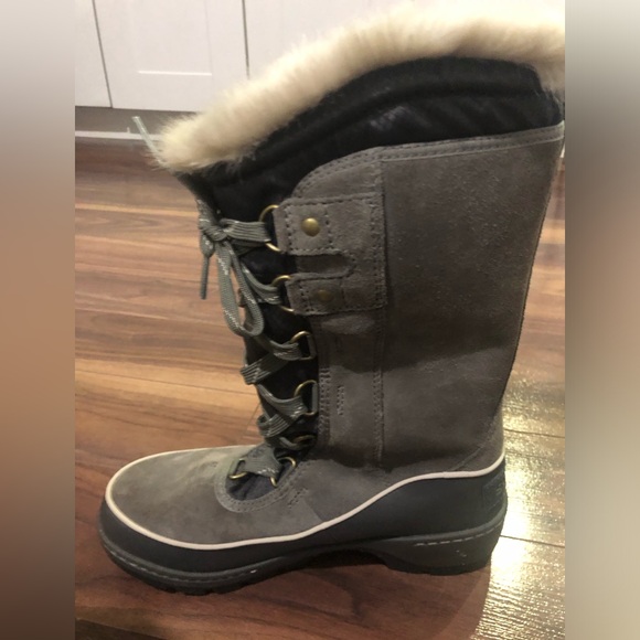 Women’s Tall Winter Boots - Size 7 - Grey - Picture 5 of 7